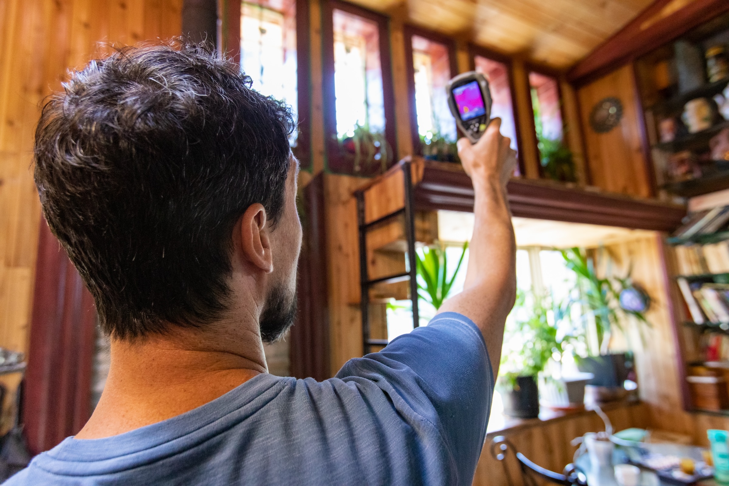 Home Assessor Using Infrared Camera To See Air Leaks In House